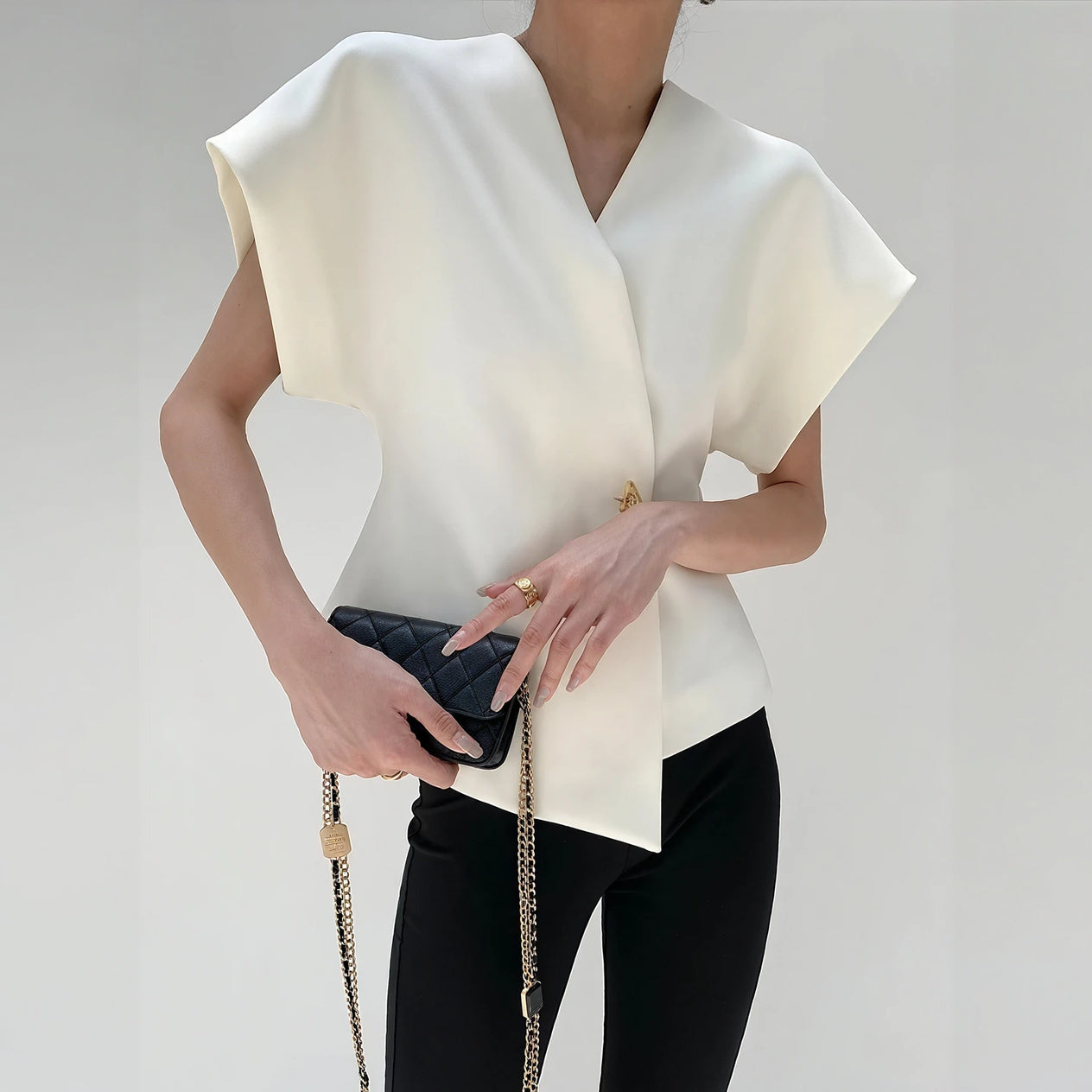Yvonne | Chic Struktureret Bluse – Asymmetrisk Og Moderne Design
