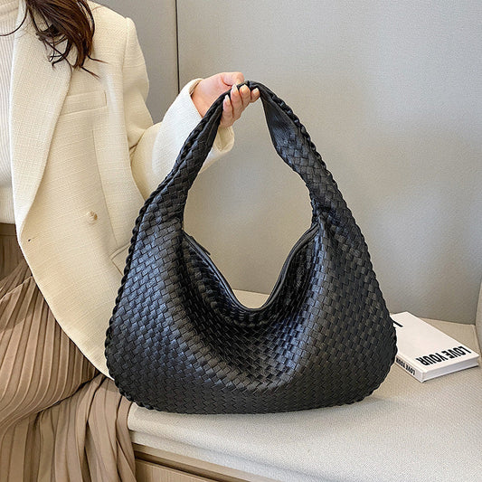 Iwana | Taška přes rameno – Trendy design a bohémský duch 