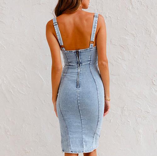 Ninon | Robe Moderne Avec Encolure En U Et Fente Élégante